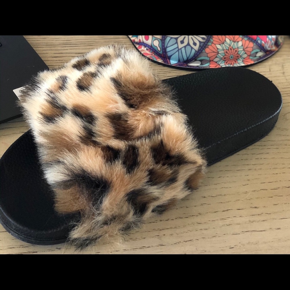 New In Box Faux Fur Leopard Slides